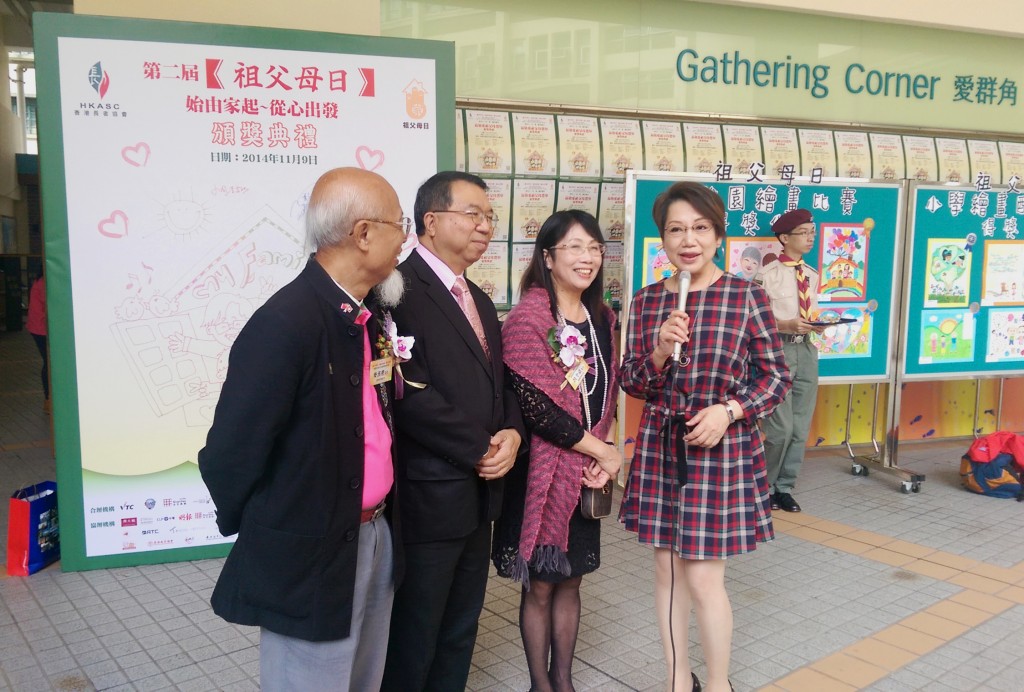 李家仁醫生和車淑梅小姐 擔任我們的大會司儀 IMAG0686